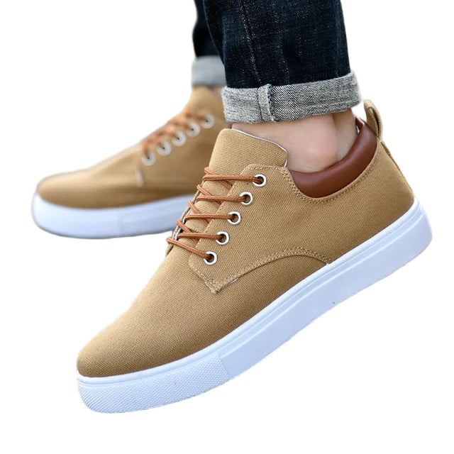 Herresneakers i stilren design 0