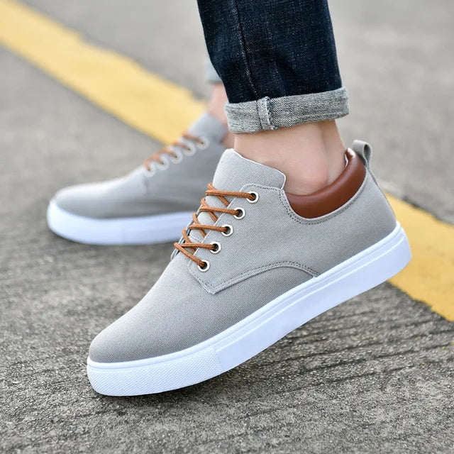 Herresneakers i stilren design 7