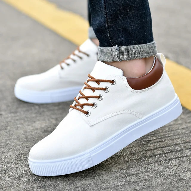 Herresneakers i stilren design 9