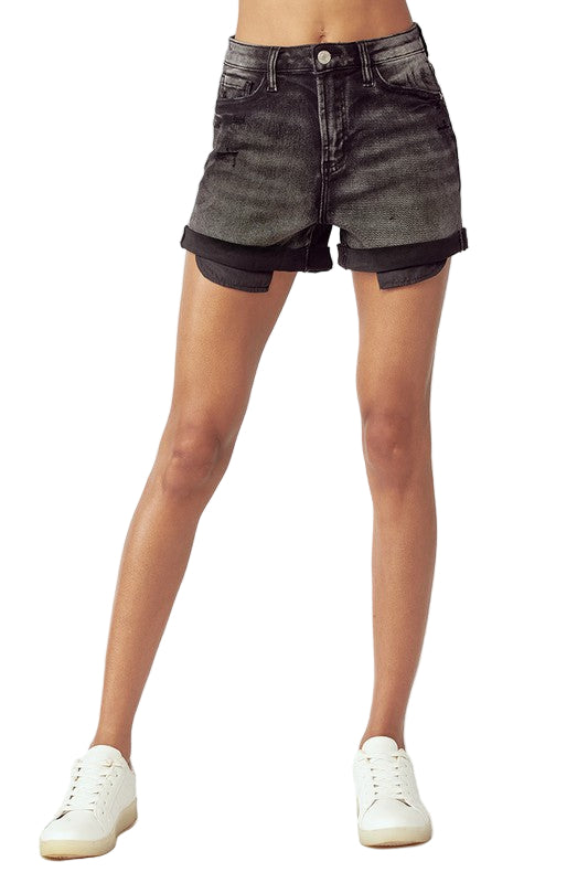 Høyt livde shorts med oppbrett for kvinner i svart 0