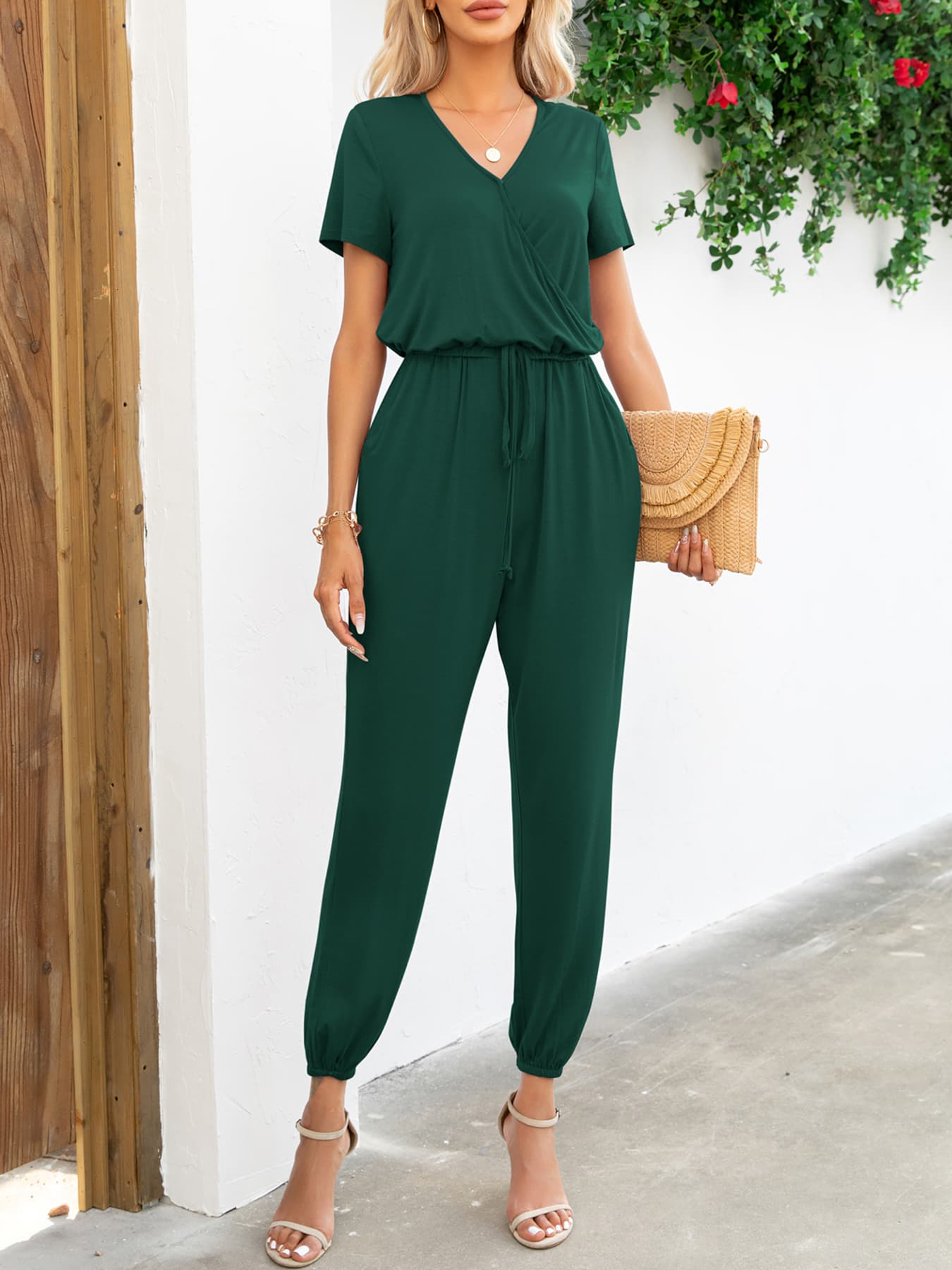 Kvinne Jumpsuit med Kort Erme V-Hals og Lommer 11