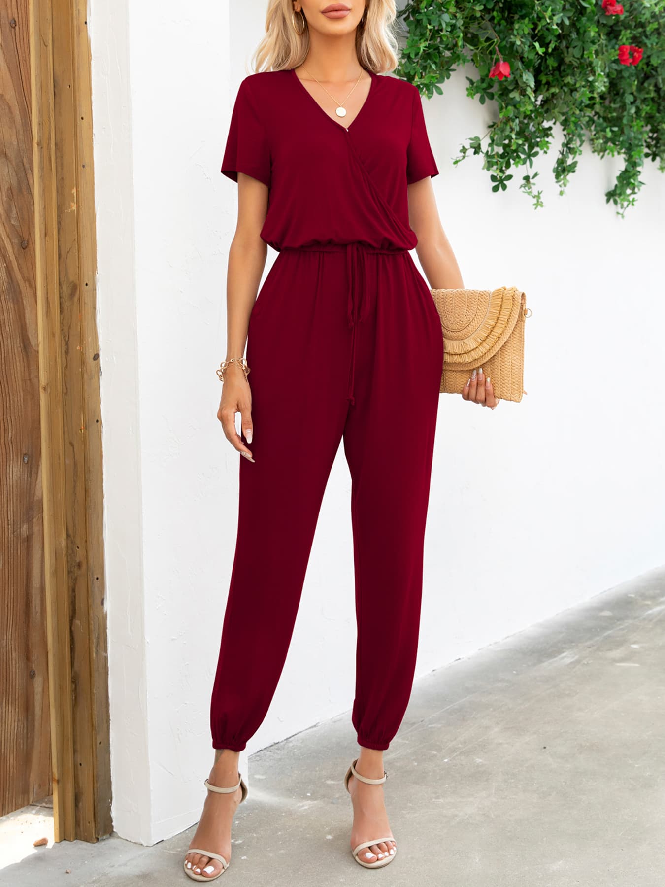 Kvinne Jumpsuit med Kort Erme V-Hals og Lommer 9