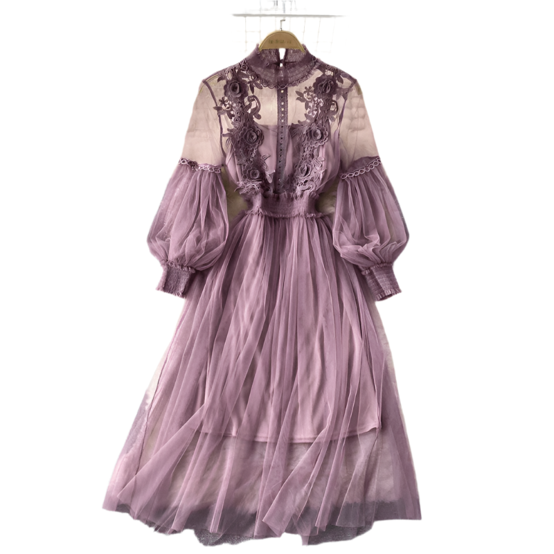 Kvinne Kveldsdrakt Med Blomsterdetaljer 0