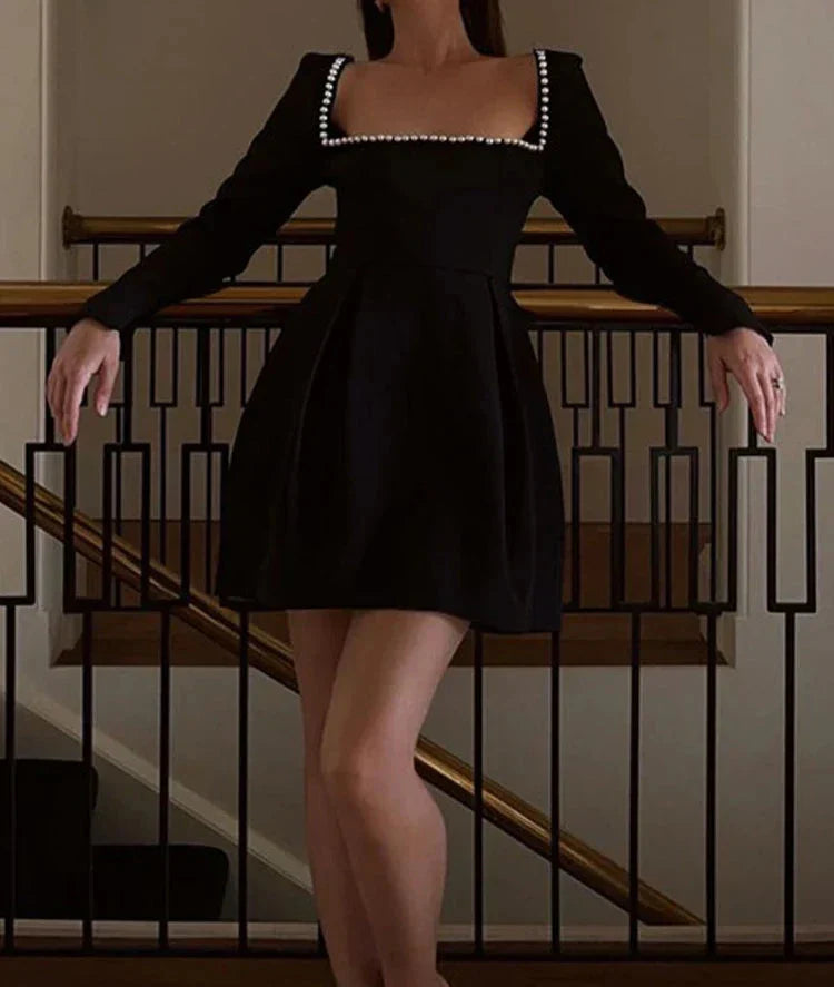 Kvinne Mini Kjole med Perledetaljer og Lange Ermer 6