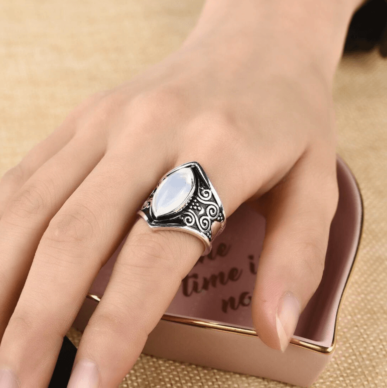 Månesteinsring I Bohemstil