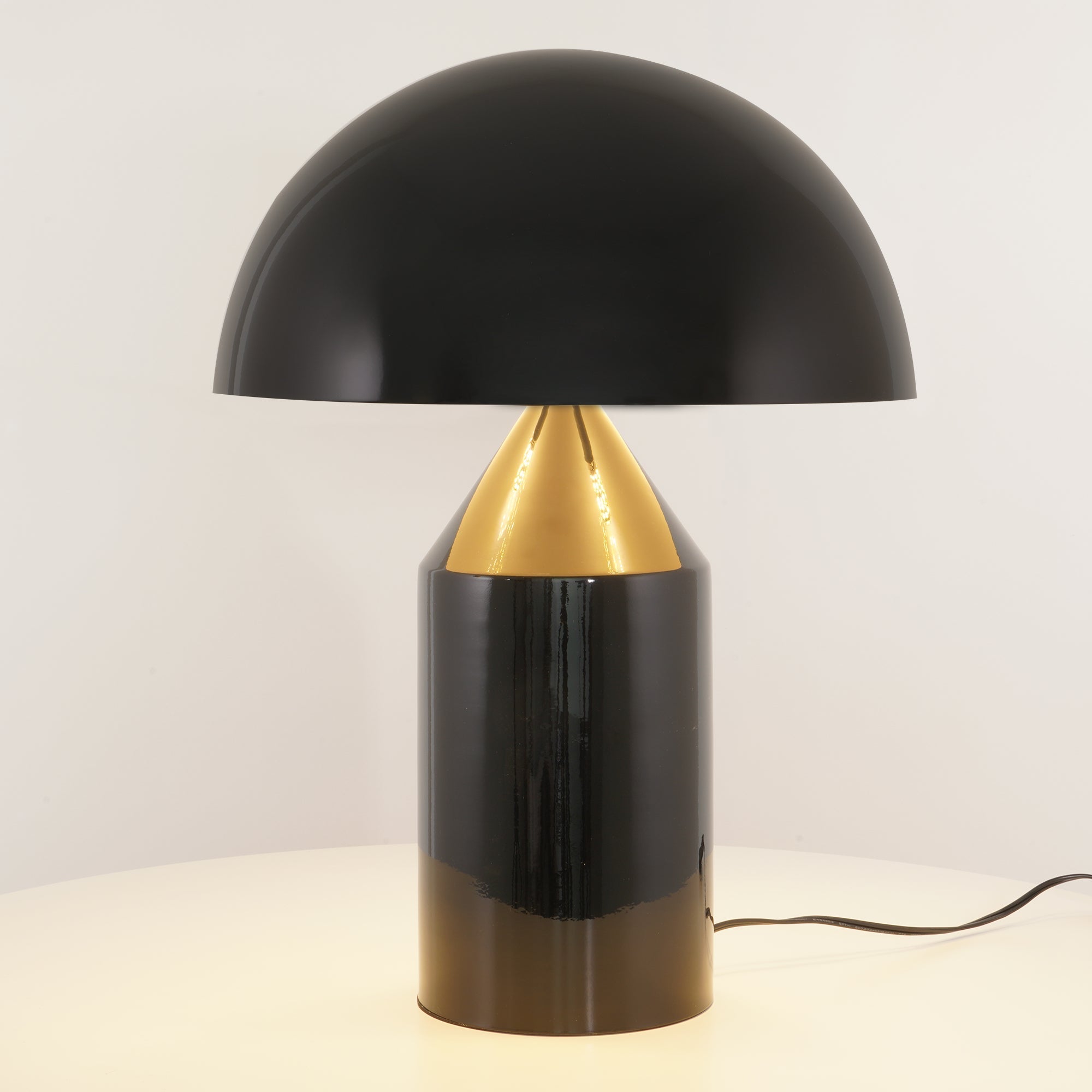Minimalistisk Bordlampe med Geometrisk Design til Stue og Soverom 4