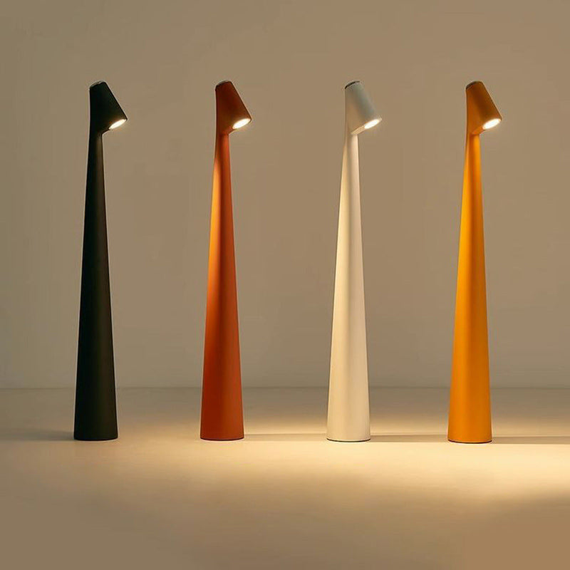 Minimalistisk Skrivebordslampe LED med Berøringsfunksjon og Trådløs Design 1