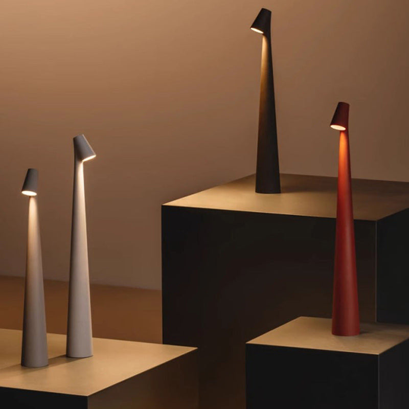 Minimalistisk Skrivebordslampe LED med Berøringsfunksjon og Trådløs Design 5