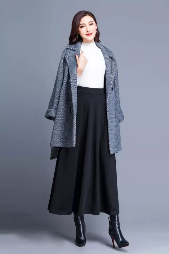 Vidt plissert skjørt i A-linje for dame