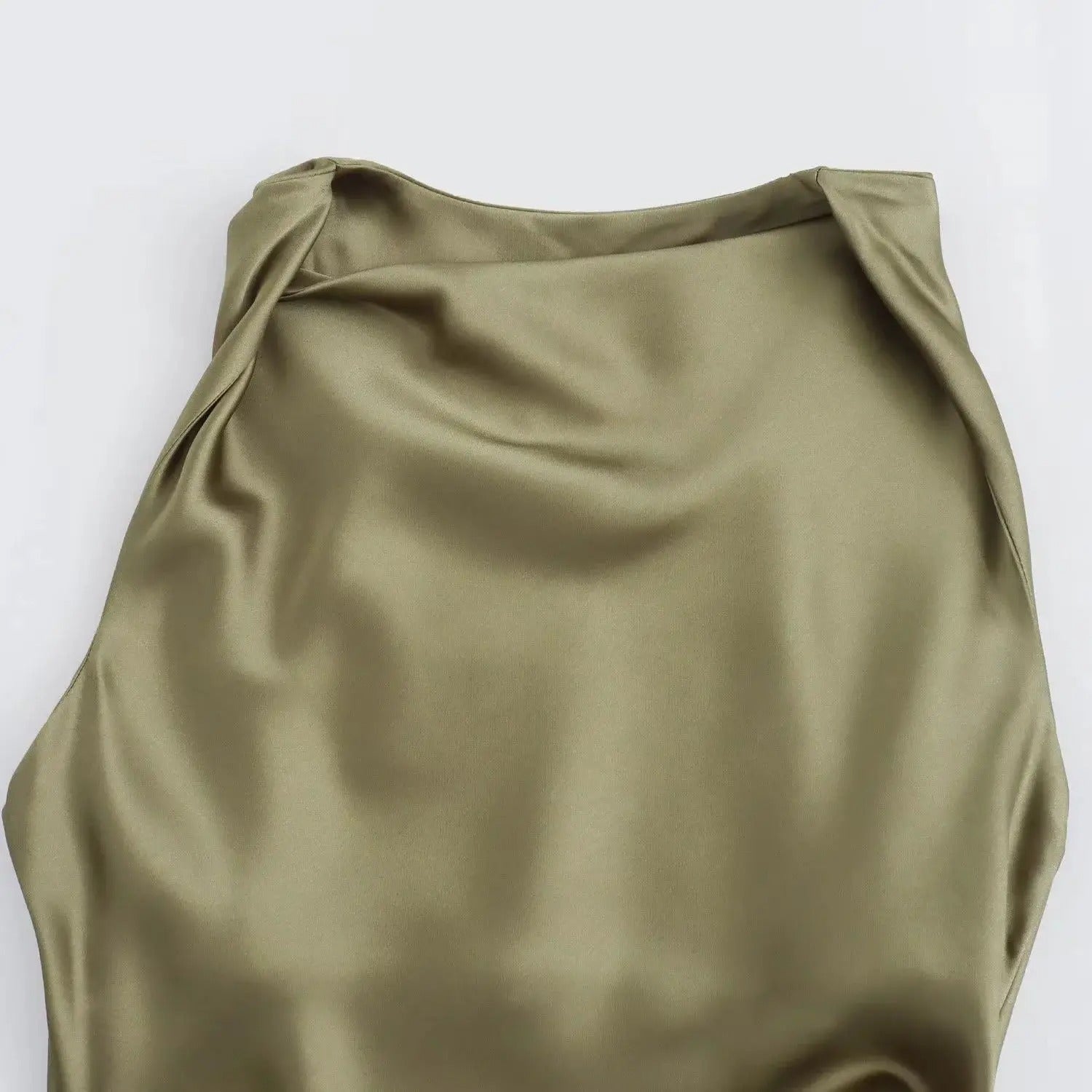 Midikjole i sateng for kvinner