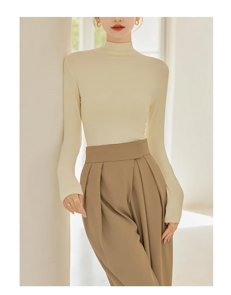 Langermet T-skjorte med høy krage for kvinner