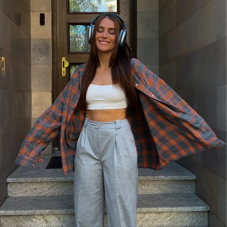 Oversized langermet rutete skjorte for kvinner