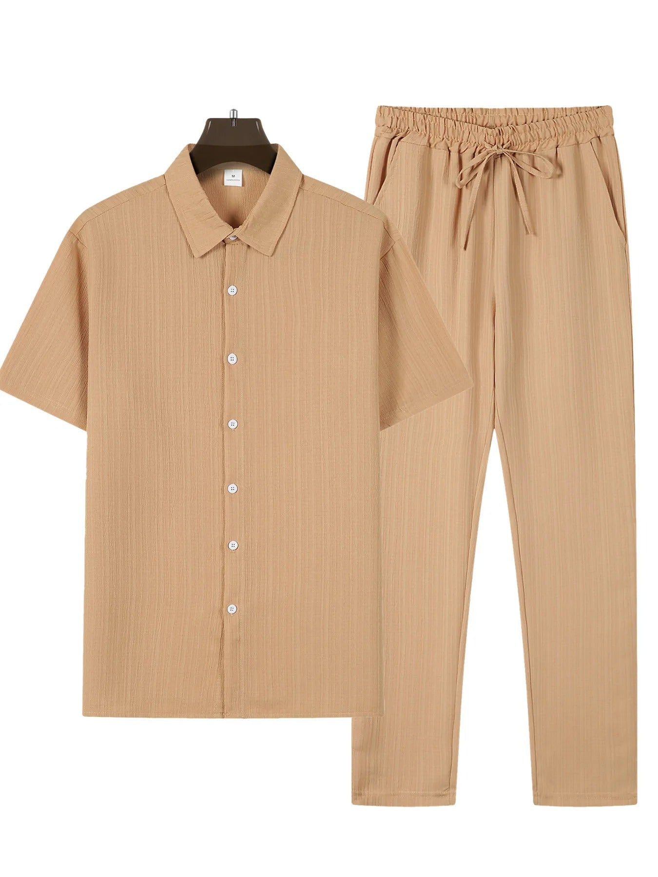 Stripete skjorte og bukser til menn