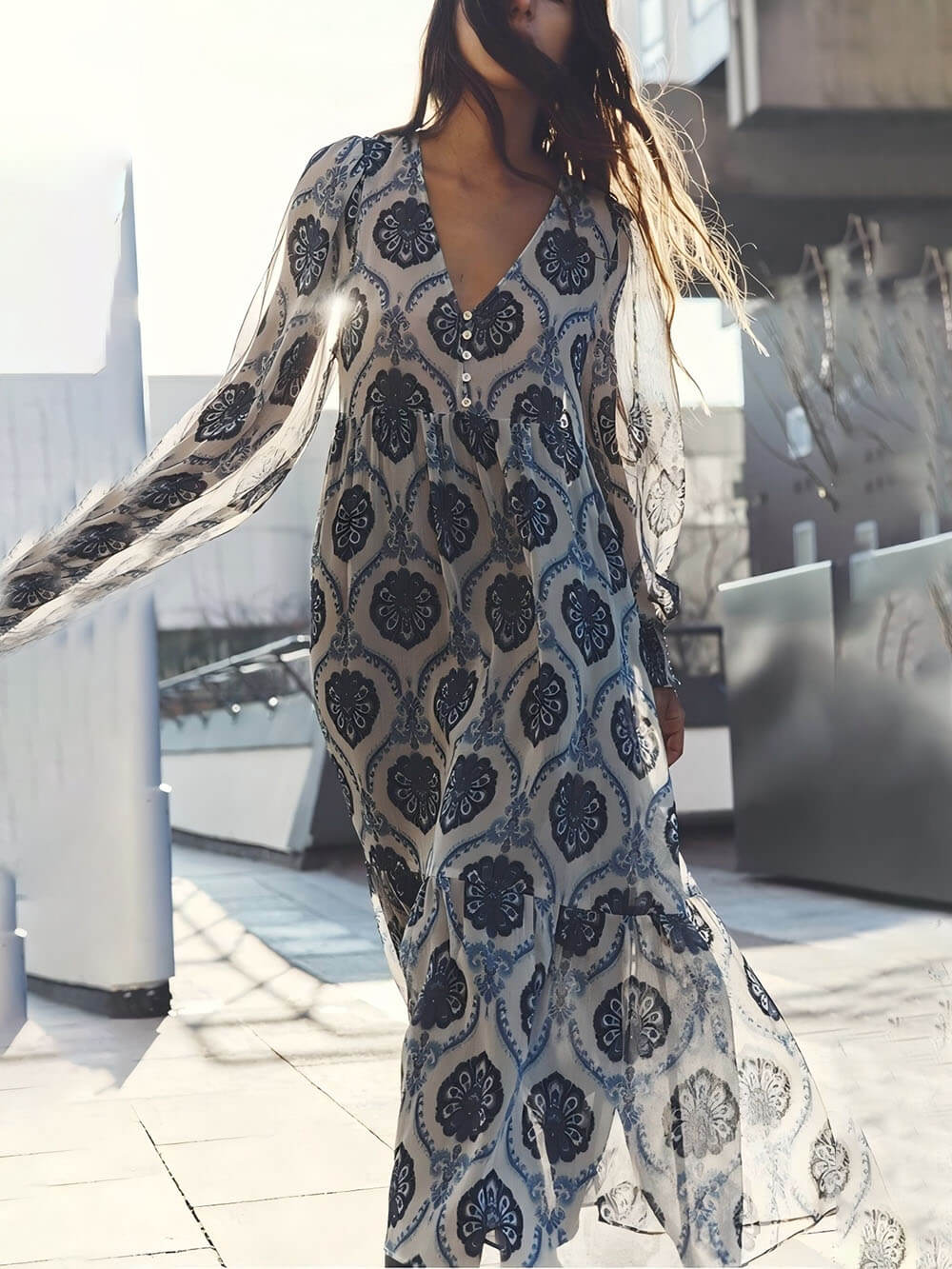 Kjole i metallisk print til kvinner