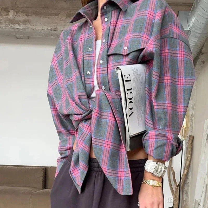 Oversized langermet rutete skjorte for kvinner