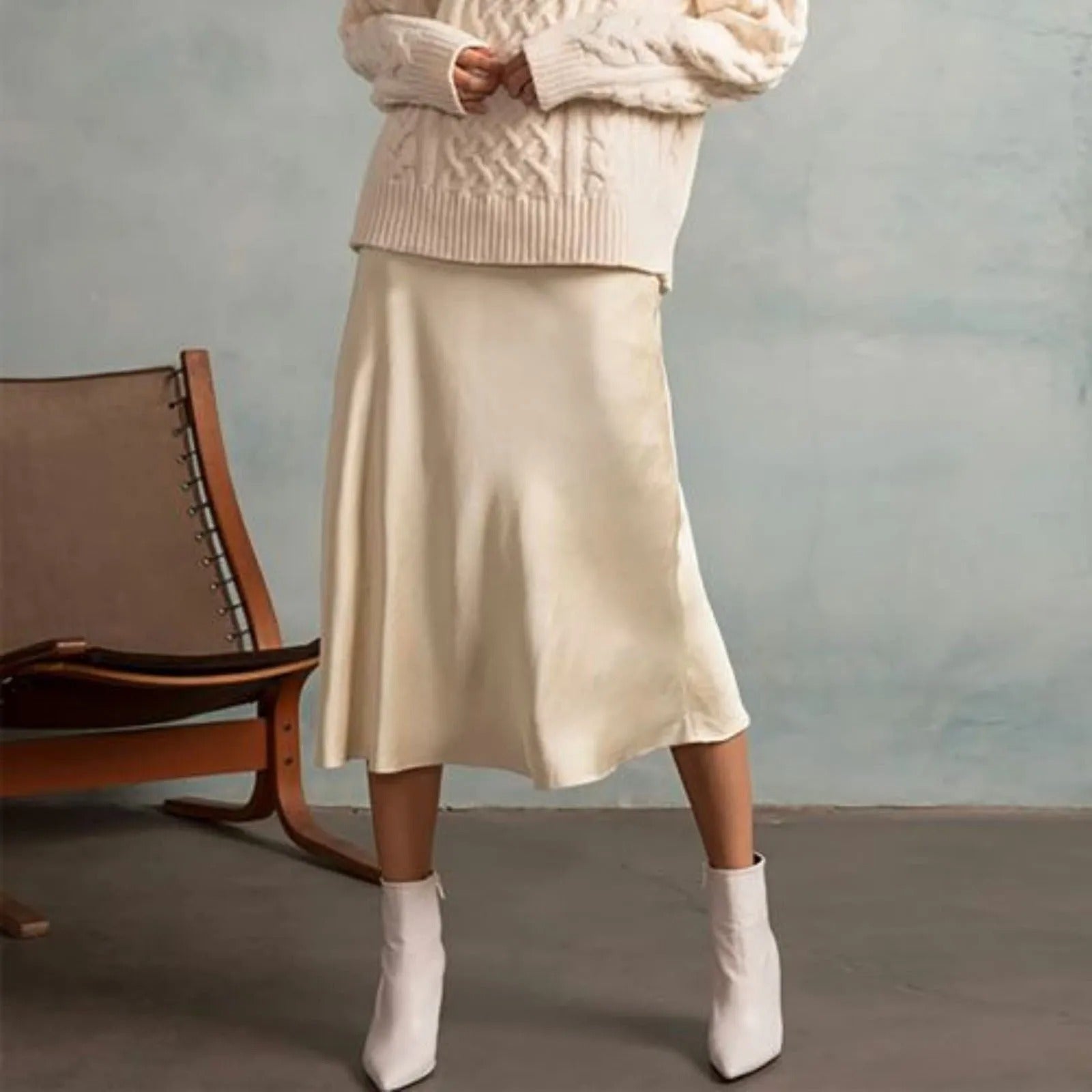 Knelangt skjørt i sateng med A-linje for kvinner