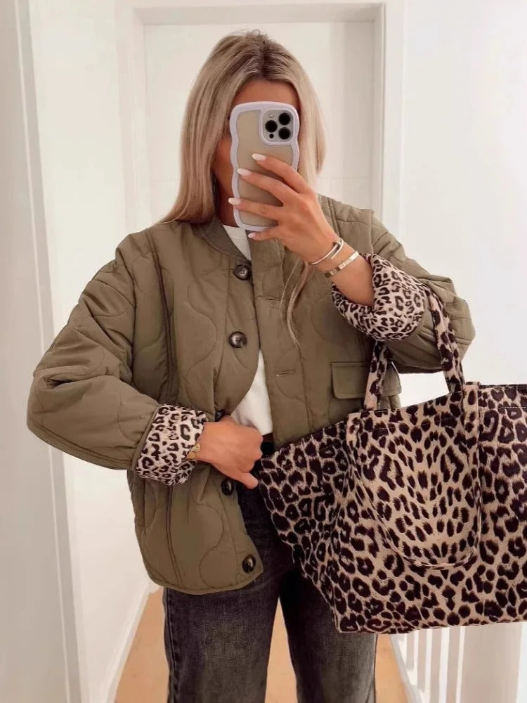 Polstret jakke med frontlomme for kvinner