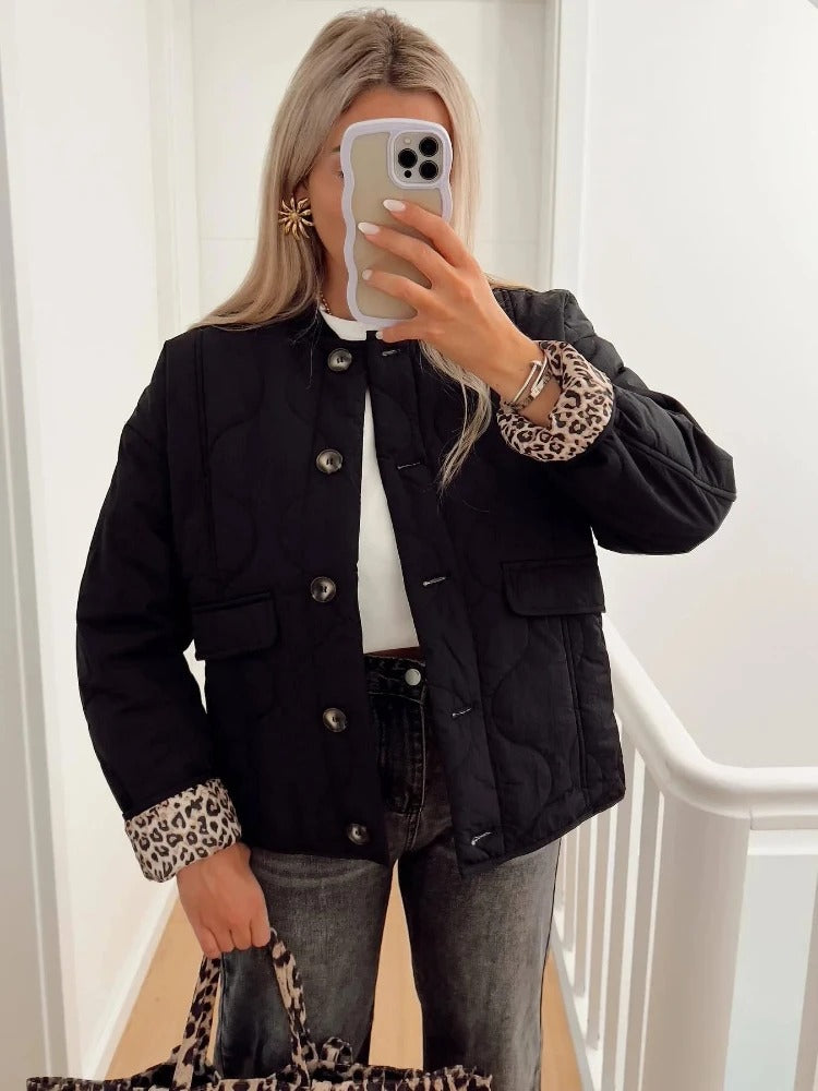 Polstret jakke med frontlomme for kvinner