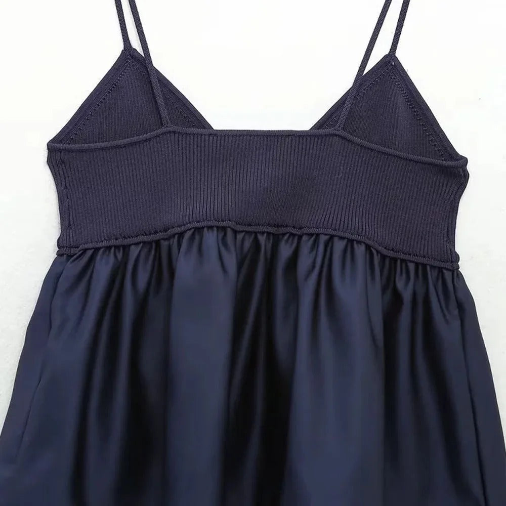 V-hals plissert smockbluse for kvinner