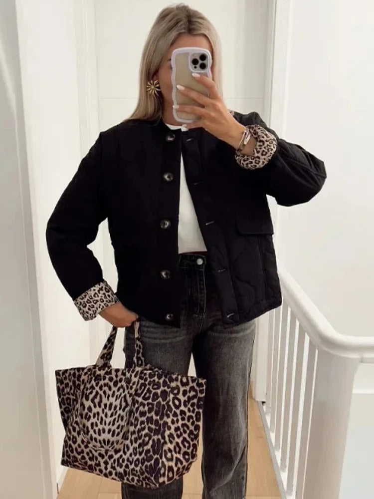 Polstret jakke med frontlomme for kvinner