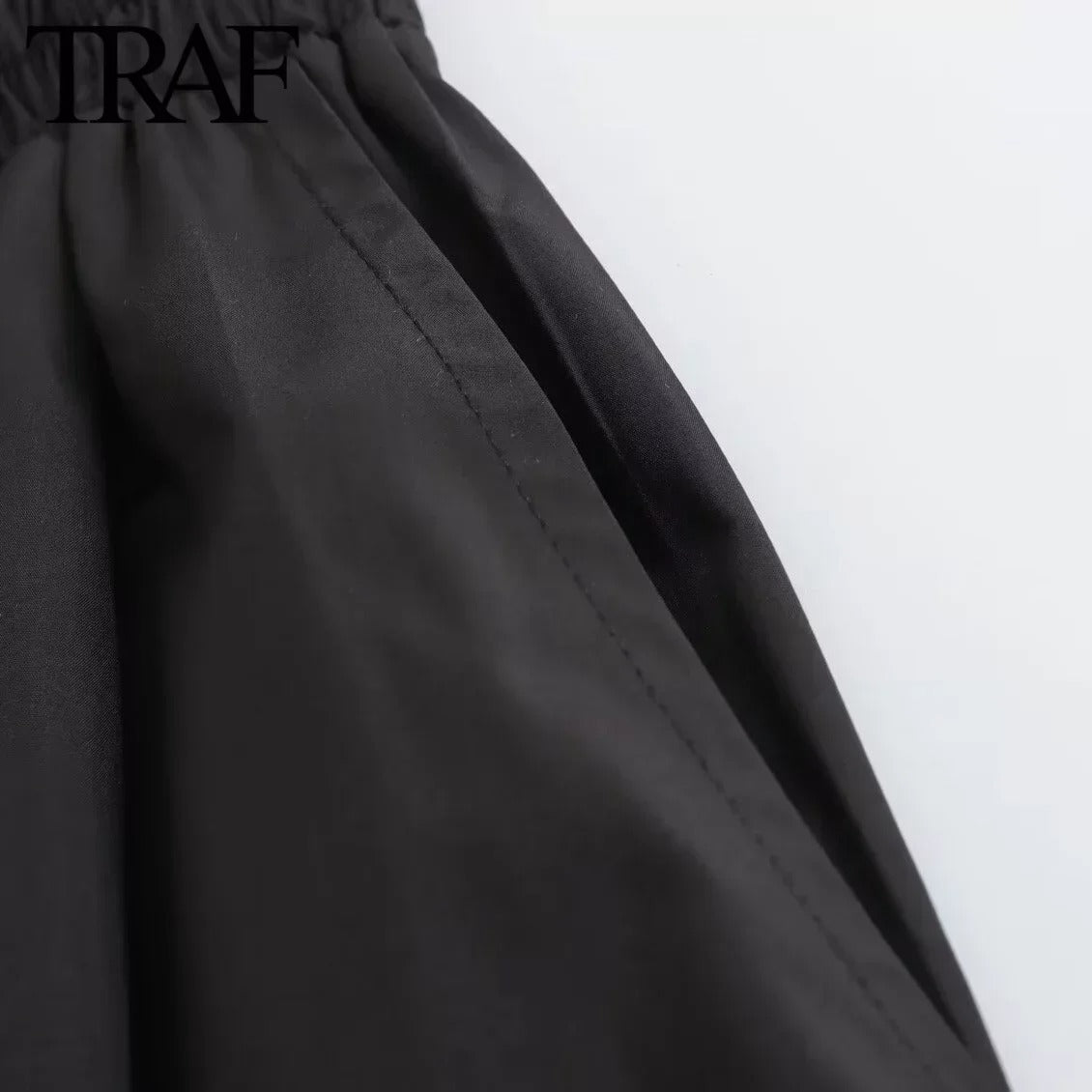 Vidt plissert skjørt i A-linje for dame