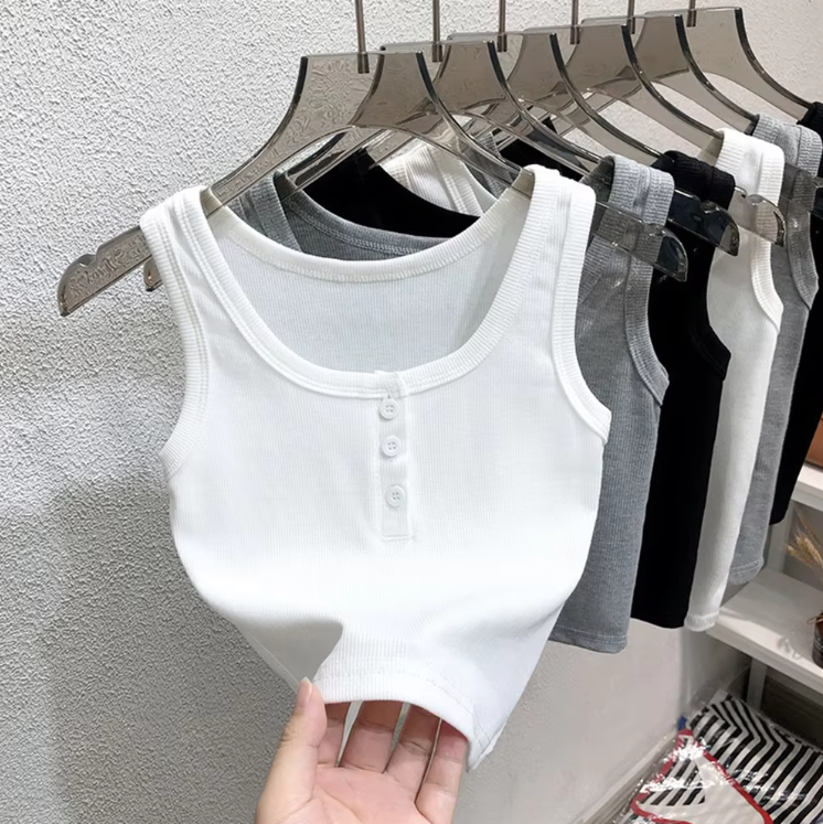 Ribbestrikket nedknappet tanktop for kvinner