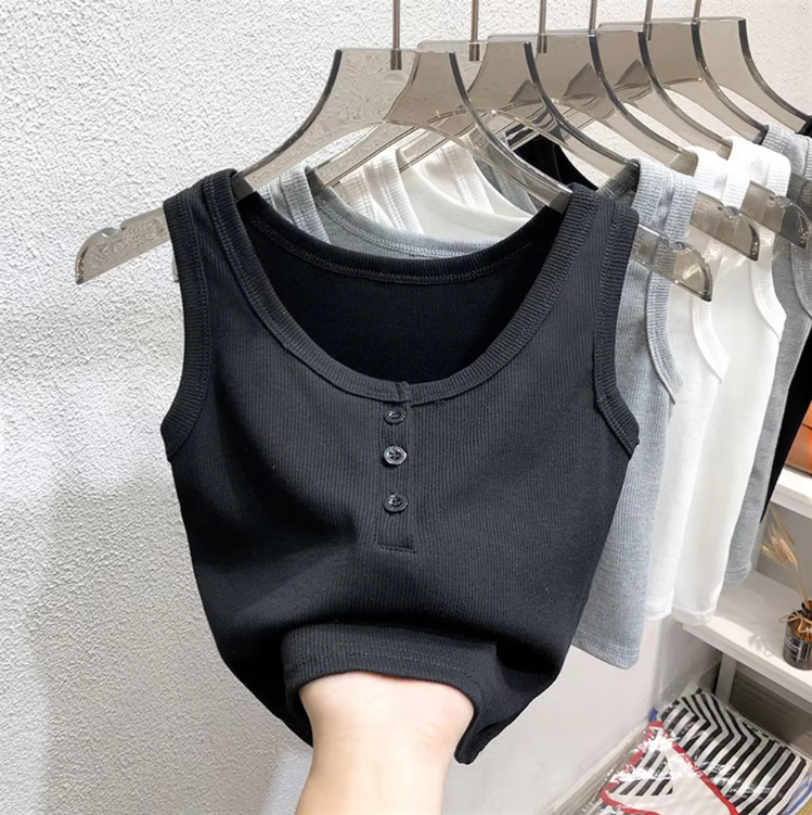 Ribbestrikket nedknappet tanktop for kvinner