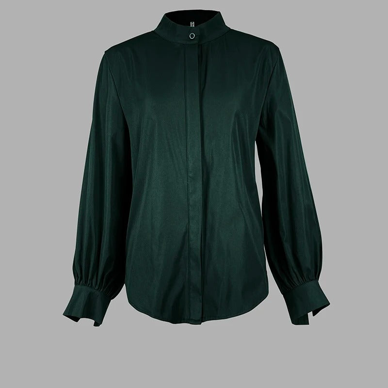 Damebluse med knapper og puffermer