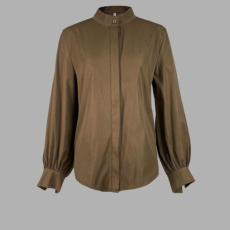 Damebluse med knapper og puffermer