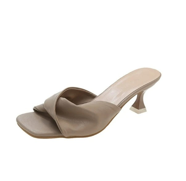 Høyhæl muldyr med spiss tå for kvinner