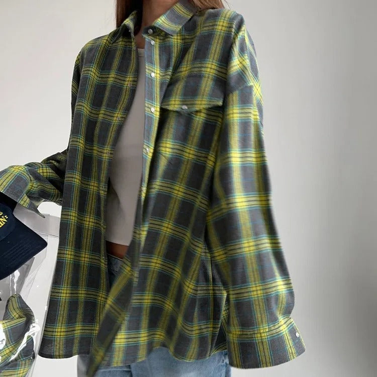 Oversized langermet rutete skjorte for kvinner