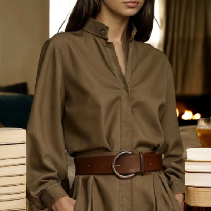 Damebluse med knapper og puffermer